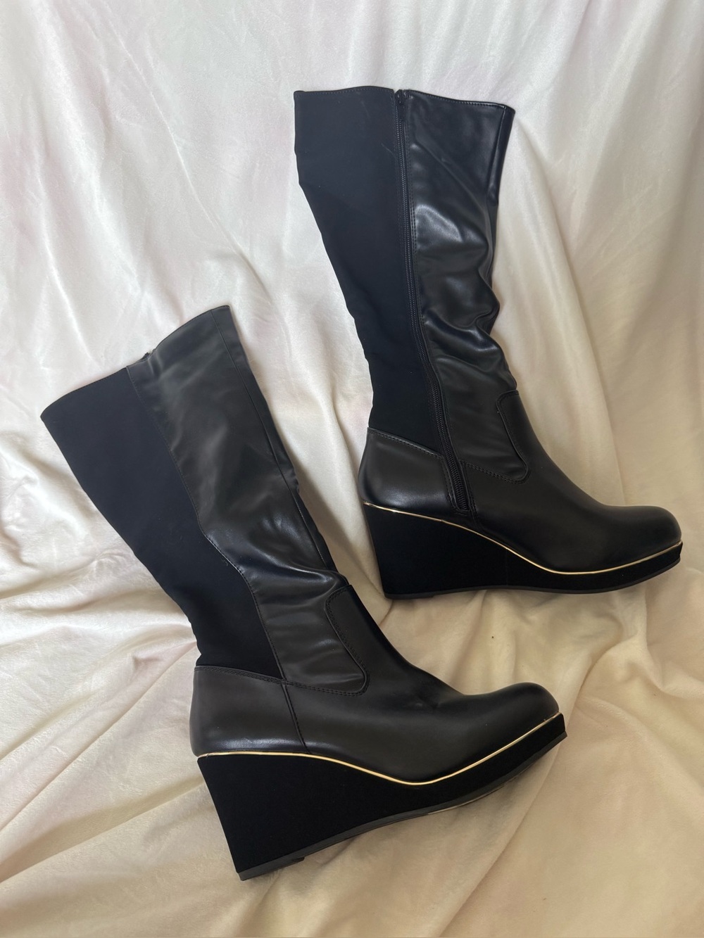BLACK & GOLD FAUX PATENT LEATHER / SUEDE PLATFORM BOOTS!!!